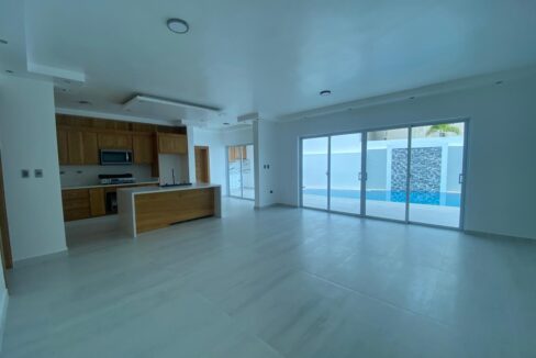 WhatsApp Image 2025-04-12 at 4.04.31 PM (12)