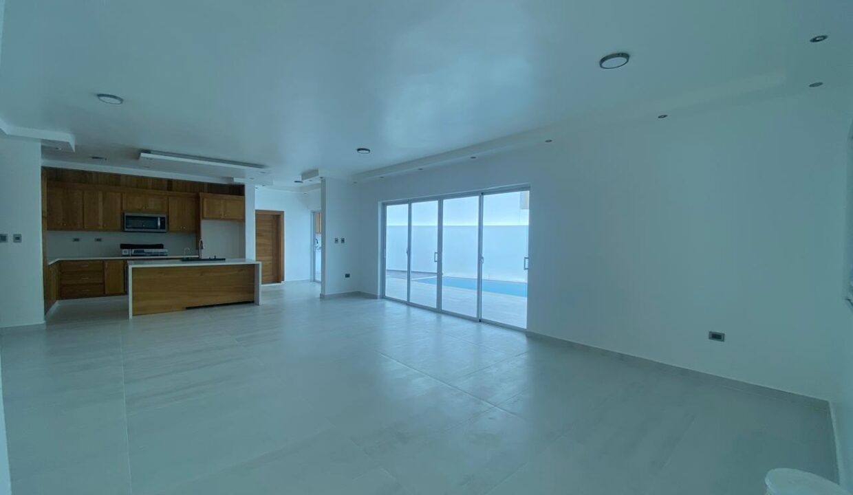 WhatsApp Image 2025-04-12 at 4.04.31 PM (14)