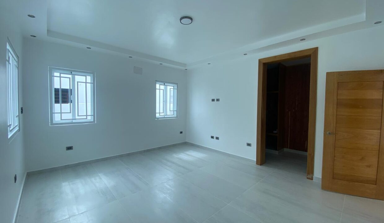 WhatsApp Image 2025-04-12 at 4.04.31 PM (17)